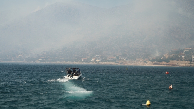 Απεγκλωβίστηκαν δια θαλάσσης 12 άτομα από την παραλία Πόρτο Γερμενό