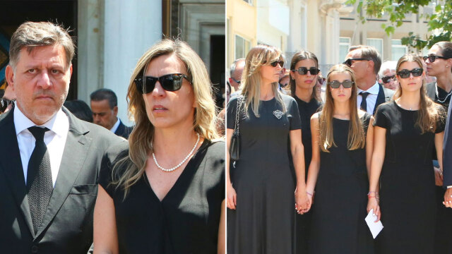 Συγκίνηση στο τελευταίο αντίο στον Γιάννη Βαρβιτσιώτη στη Μητρόπολη Αθηνών, με δάκρυα στα μάτια τα παιδιά και οι εγγονές του