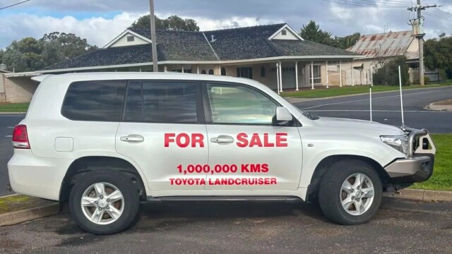 Πωλείται Toyota Land Cruiser με 1 εκατομμύριο χιλιόμετρα - Πόσα λες να πιάσει;