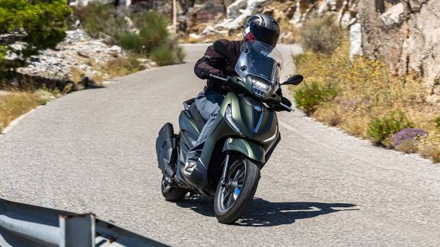 Δοκιμάζουμε το Piaggio Beverly 400 S - Πόσο κοστίζει στην Ελλάδα;