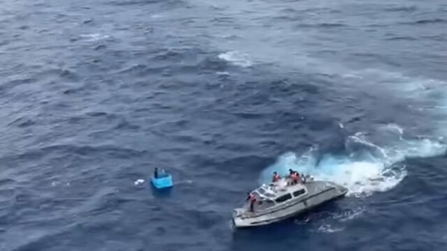 Πέρασαν πέντε μέρες σε ένα ψυγείο στον Ειρηνικό Ωκεανό: Σώθηκαν μετά από επιχείρηση του ναυτικού