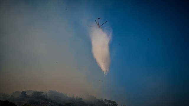 Βλάβη σε ελικόπτερο που επιχειρούσε σε πυρκαγιά στην Τύμφη, ασφαλή τα δύο μέλη του πληρώματος