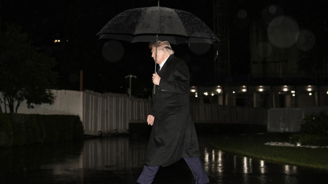 Ο Ντόναλντ Τραμπ αποπληρώνει τα δικά του δάνεια ενώ εκτοξεύεται το δημόσιο χρέος των ΗΠΑ