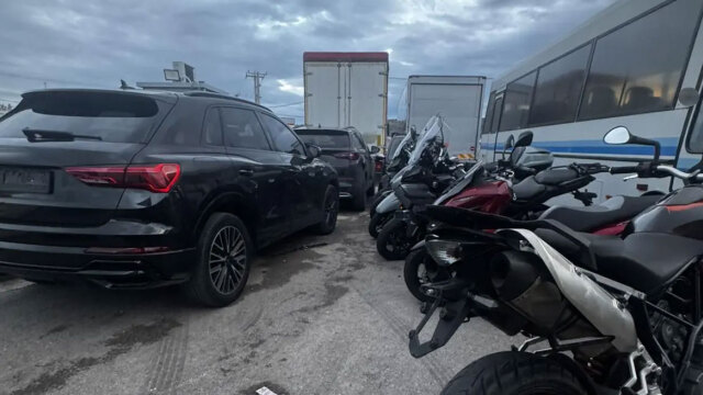 Έκλεβαν αυτοκίνητα και μηχανές απ' όλη την Αττική και τα έκρυβαν για να μην εντοπίζονται, η μέθοδος «πατάκι» και τα €350.000 κέρδος της σπείρας 
