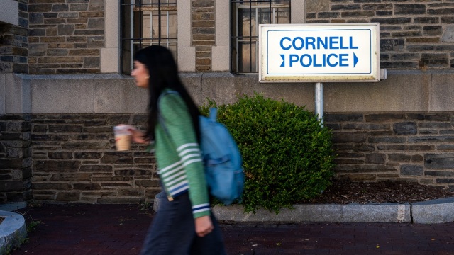 Σοκαριστική μαρτυρία απόφοιτης Cornell: «Τότε έμαθα ότι σε εκείνη την αίθουσα βιάζουν ομαδικά φοιτήτριες»
