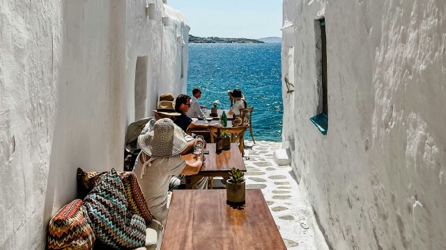 Σαντορίνη και Μύκονος: Η νέα τουριστική στρατηγική και το σχέδιο για την επόμενη ημέρα των δύο νησιών