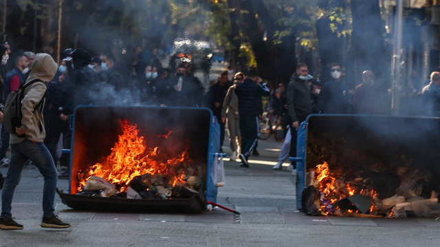 Έκτη ημέρα κινητοποιήσεων και επεισοδίων στα Τίρανα, έσπασαν τα γραφεία του κόμματος του Έντι Ράμα

