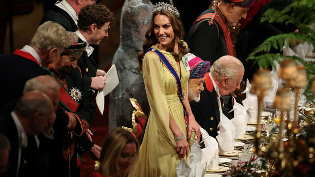 Kate Middleton: Η αμήχανη στιγμή με το φόρεμά της στο επίσημο δείπνο στο Windsor