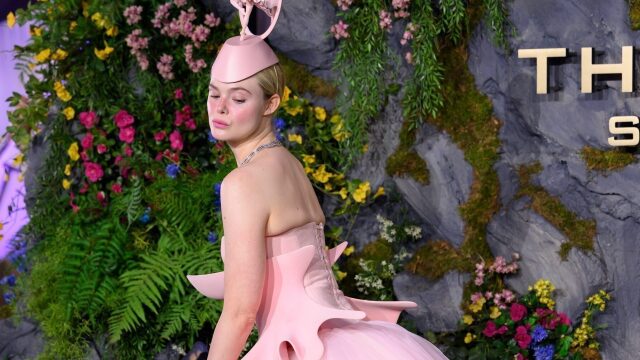 Η Eλ Φάνινγκ συνδύασε το balletcore με την εκκεντρική αισθητική του Hunger Games
