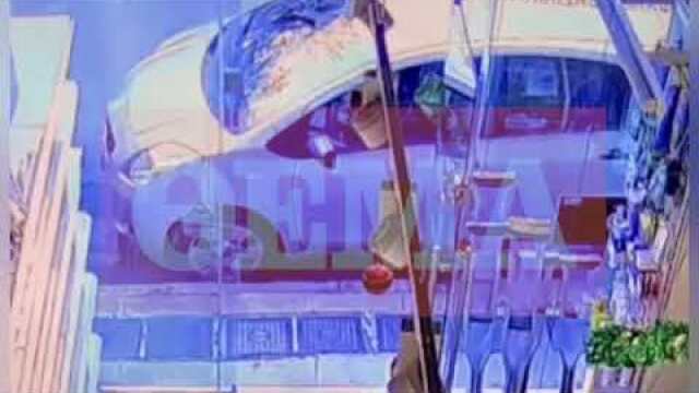 Η Λόρα στην περιοχή του Ζωγράφου