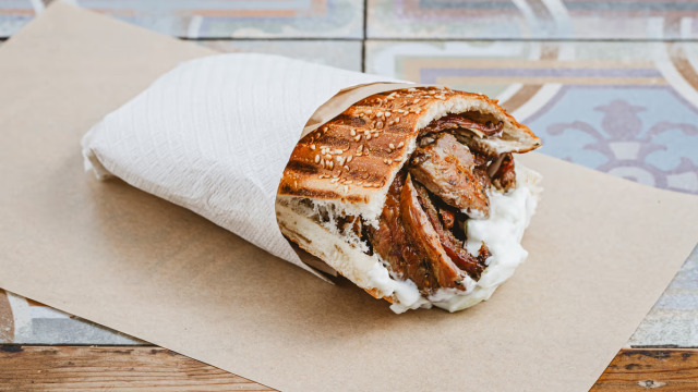 Η λαγάνα της Πτολεμαΐδας: Στην «πόλη του φωτός» θα δοκιμάσετε το γευστικό μυστικό των ντόπιων