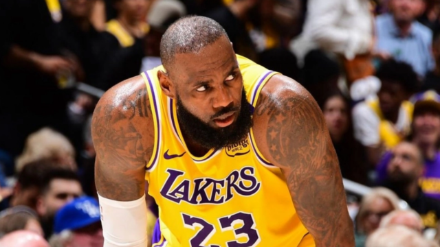 Τέλος μετά από 1297 ματς στο απίθανο σερί των 10+ πόντων του Λεμπρόν Τζέιμς, το θυσίασε για τη νίκη των Λέικερς