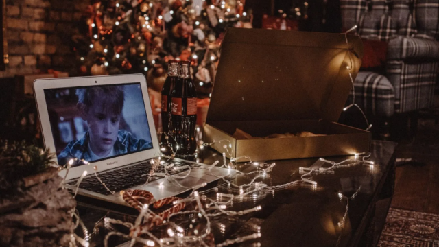 Δέκα ταινίες που θα σας βάλουν μεμιάς στο κλίμα των γιορτών
