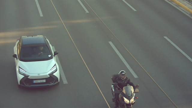 Οι πρώτες κάμερες στους δρόμους της Αττικής κατέγραψαν 10.000 οδηγούς να περνούν με κόκκινο