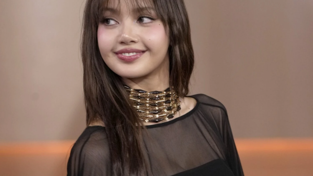 Χρυσές Σφαίρες 2026: Η Lisa συμπλήρωσε το διάφανο σύνολό της με το Ilaria Bandeau της Intimissimi
