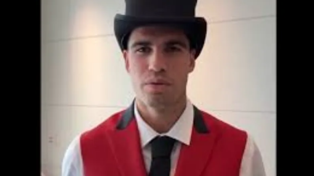 Κάρλος Αλκαράθ: Ντύθηκε γκρουμ και κουβάλησε βαλίτσες σε ξενοδοχείο της Μελβούρνης, βίντεο 