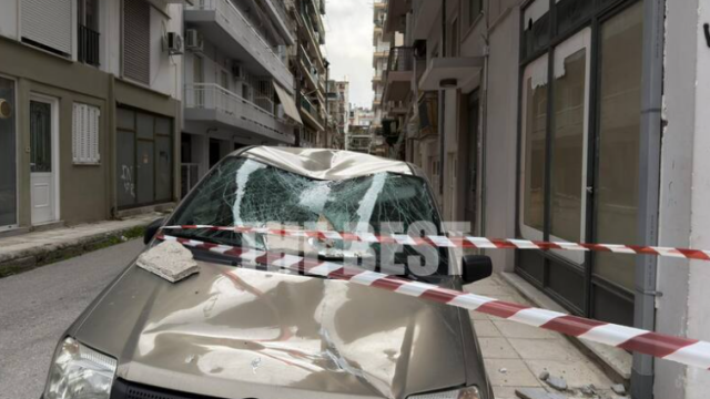 Προβλήματα από την κακοκαιρία στην Πάτρα, έπεσαν μάρμαρα σε ΙΧ - Δείτε βίντεο και φωτογραφίες 