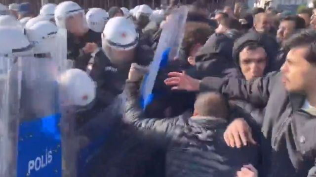 Επεισόδια στα σύνορα Τουρκίας–Συρίας σε φιλοκουρδική διαδήλωση, δείτε βίντεο 