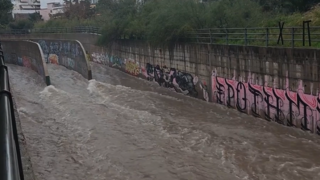 ​Φούσκωσε ο Ποδονίφτης: Βίντεο με τα ορμητικά νερά λίγο πριν την εκβολή στον Κηφισό