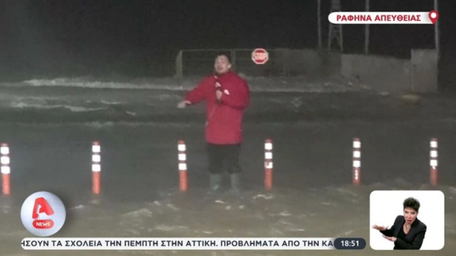 Το τερμάτισε ρεπόρτερ στη Ραφήνα: Τον «χτυπάει» το κύμα αλλά συνεχίζει ακάθεκτος (vid)