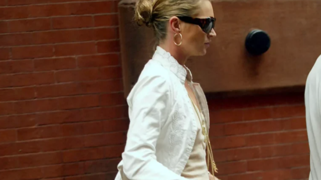 Άλλη μια αγαπημένη τσάντα των ’00s επιστρέφει ανανεωμένη
