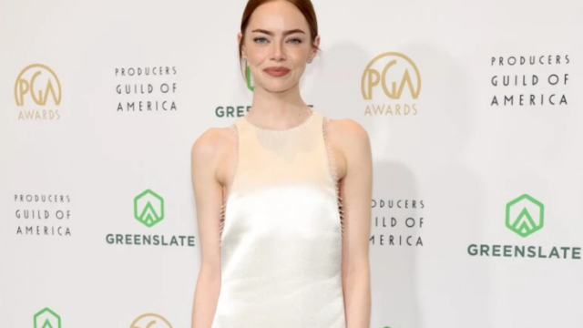 Η Έμα Στόουν φόρεσε Calvin Klein στα 37α Annual Producers Guild of America Awards
