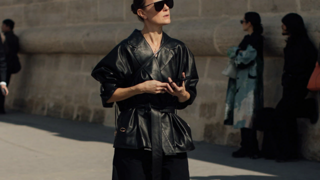 Δερμάτινο τζάκετ: Πέντε φρέσκες ιδέες για να το φορέσετε αυτή τη σεζόν
