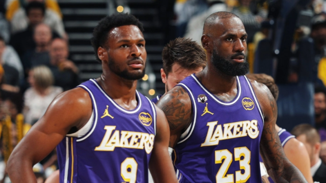 Ο Λεμπρόν Τζέιμς έδωσε την πρώτη ασίστ «πατέρα σε γιο» στην ιστορία του NBA, δείτε βίντεο