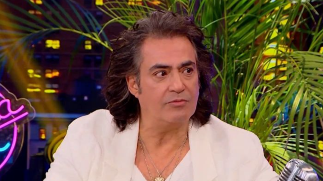 Διονύσης Σχοινάς: Στην αρχή η Γαρμπή δεν μου άρεσε ούτε όπως τραγουδούσε, ούτε όπως ντυνόταν - Πώς έκανε το πρώτο φλερτ και το πρώτο τηλεφώνημα