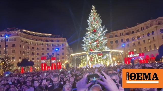 Thessaloniki: The tree lit up with an impressive fireworks display