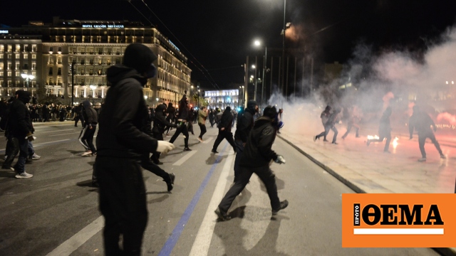 Τραγωδία στα Τέμπη: Αντιεξουσιαστές τα έσπασαν στο Σύνταγμα μετά τη σιωπηρή διαμαρτυρία