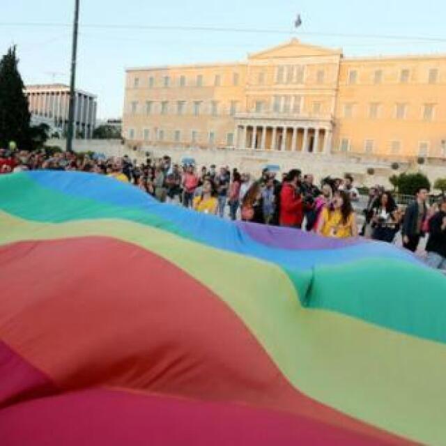 Athens Pride 2016: «Άντρας/Γυναίκα δεν γεννιέσαι... γίνεσαι»