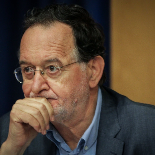 Στη βουλή οι αποκαλύψεις του «Πρώτου Θέματος» για την παρακολούθηση του Λαφαζάνη από ασφαλίτες