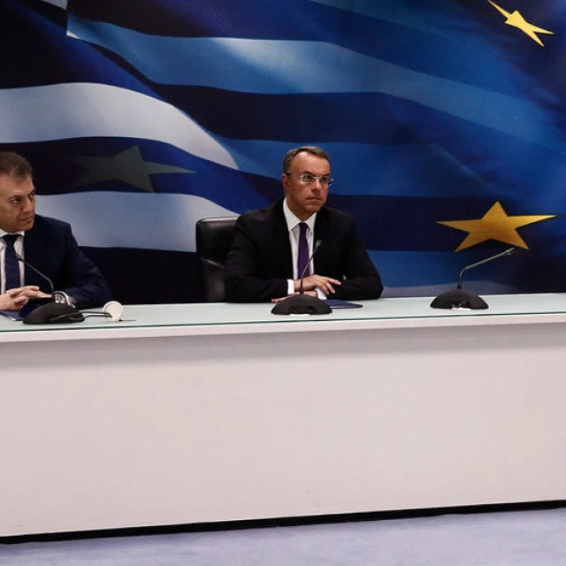 Κορωνοϊός-μέτρα: Αναστέλλεται η πληρωμή φόρων, €800 σε εργαζόμενους, απαγορεύονται οι απολύσεις