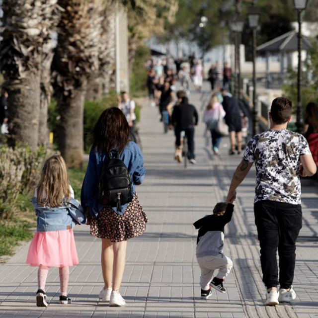 Ποιες οικογένειες δικαιούνται το έκτακτο επίδομα 400-850 ευρώ 