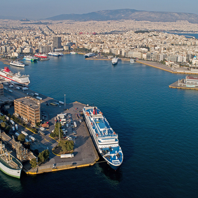 Τo λιμάνι του Πειραιά είναι τώρα το Νο 1 στη Μεσόγειο, γράφει η Handelsblatt