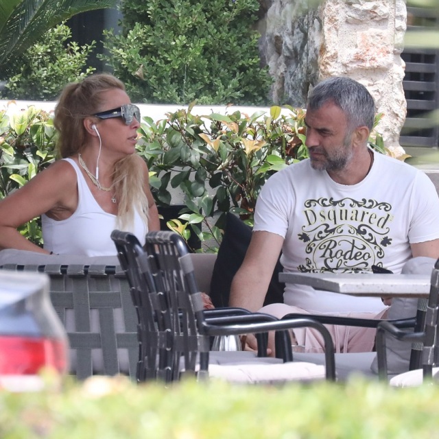 Τραϊανός Δέλλας - Γωγώ Μαστροκώστα: Η σέξι εμφάνιση της ...