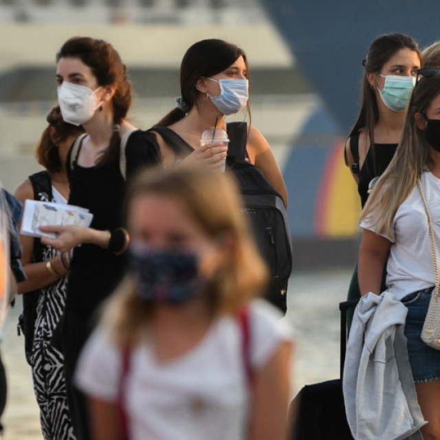 «Κλειδί» η επιστροφή των εκδρομέων - Δειγματοληπτικά τεστ στα λιμάνια Πειραιά και Ραφήνας