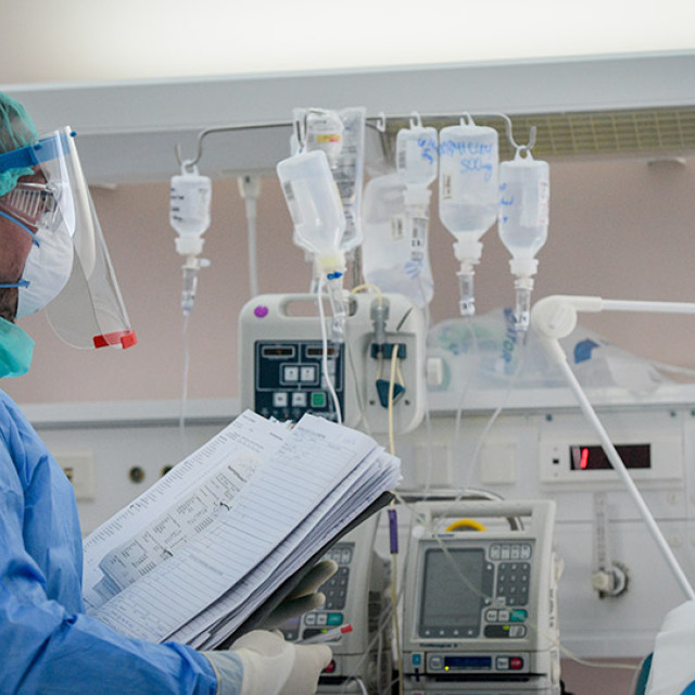 Κορωνοϊός: Στα 1044 τα νέα κρούσματα - 600 διασωληνωμένοι, 85 θάνατοι