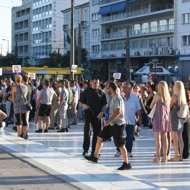 Συγκεντρώσεις γονέων εναντίον... των μέτρων προστασίας:  «Κανένα παιδί με μάσκα στο σχολείο»