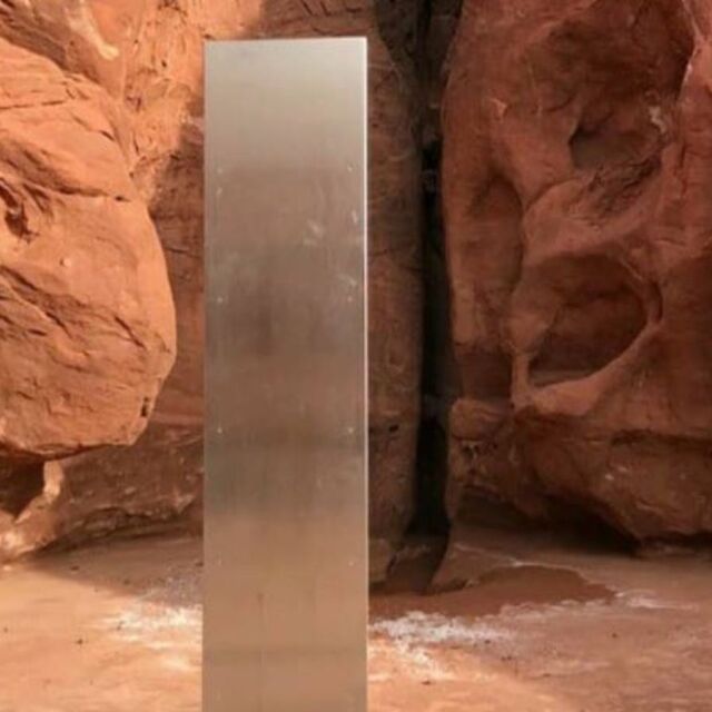 ΗΠΑ: Μυστηριώδης μεταλλικός μονόλιθος βρέθηκε στην έρημο της Γιούτα