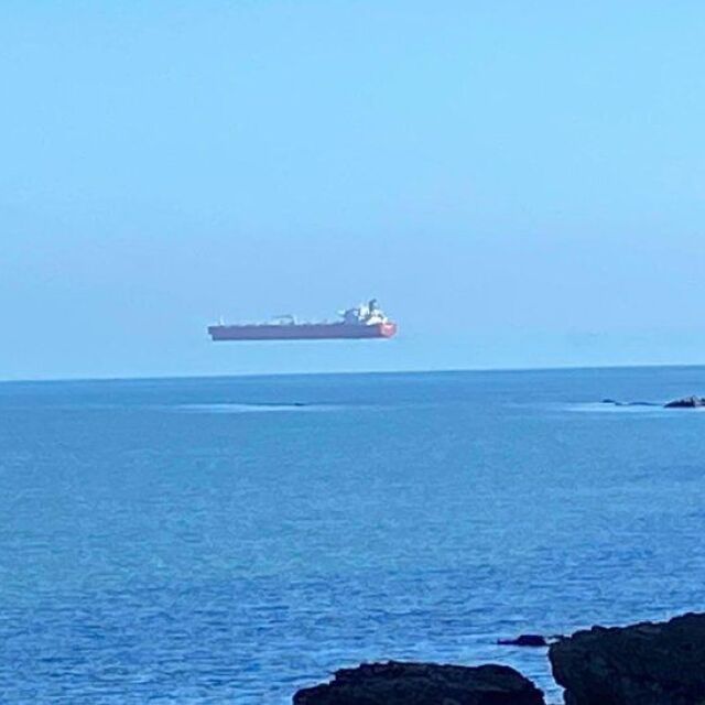 Το πλοίο... που αιωρείται στη θάλασσα της Κορνουάλης