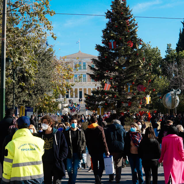 Κορωνοϊός: Νέα «έκρηξη» με 40.560 κρούσματα, 17.000 στην Αττική - Στους 76 οι θάνατοι