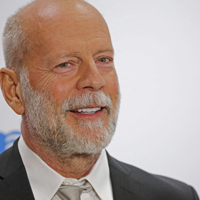 Μπρους Γουίλις: Τα «σημάδια» της αφασίας και η σταδιακή επιδείνωση μπροστά στα μάτια των συναδέλφων του