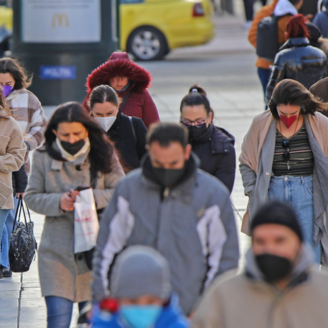 Ανησυχία επιστημόνων για το «κοκτέιλ» ιώσεων - «Επί δύο χρόνια το ανοσοποιητικό μας ήταν σε λήθαργο»