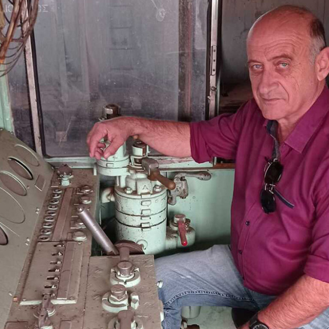 Σύγκρουση τρένων στη Λάρισα: «Ο μηχανοδηγός είχε ζητήσει το δρομολόγιο για να δει τις κόρες του στη Θεσσαλονίκη»