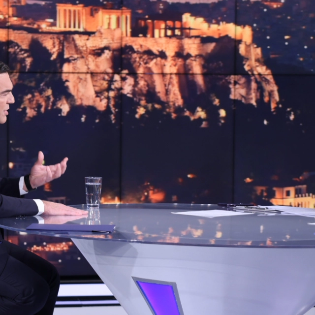 ΣΥΡΙΖΑ: Μελετά δύο εκδοχές κυβέρνησης - Πώς δικαιολόγησε ο Τσίπρας την αποχή από το «μπλόκο» Κασιδιάρη