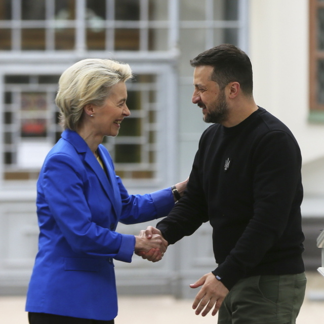 Η πρόεδρος της Κομισιόν υπόσχεται σχέδιο της ΕΕ για τον εξοπλισμό και τη στήριξη της Ουκρανίας