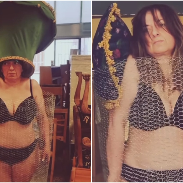 Σοφία Μουτίδου: Κάνει «πασαρέλα» με τα εσώρουχα - Δείτε το βίντεο