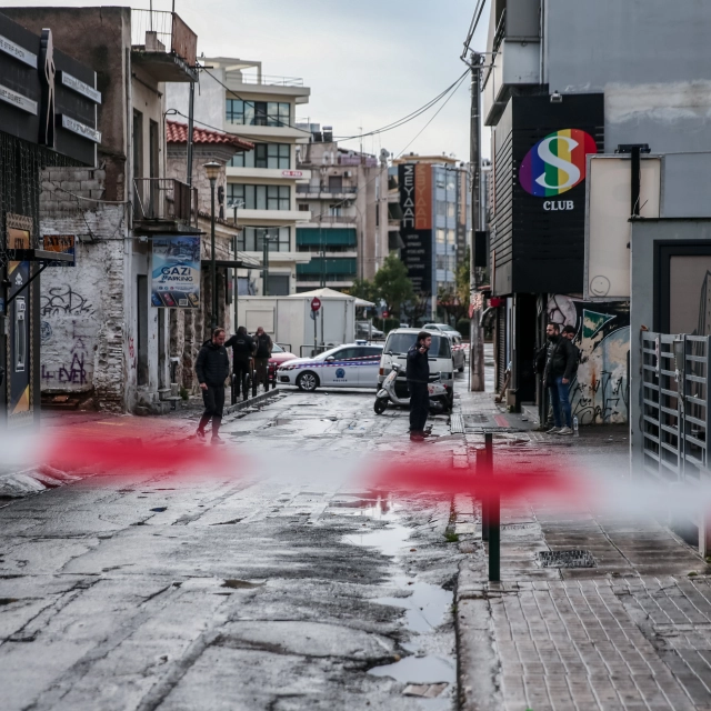 Διασωληνωμένος ο ένας εκ των τριών Κρητικών που τραυματίστηκαν στο Γκάζι - Δείτε τη στιγμή των πυροβολισμών